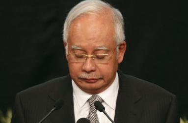 Najib Razak, informó a los familiares de los pasajeros del avión desaparecido. Foto: Reuters