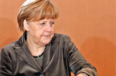 La canciller alemana Angela Merkel conversó ayer vía telefónica durante 50 minutos con  el primer ministro griego Alexis Tsipras, confirmaron fuentes oficiales de ambos países. Foto:  AP