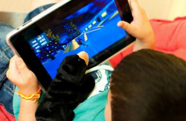 La plataforma busca que los niños aprendan todo sobre las cuatro principales materias de educación primaria mientras se divierten con videojuegos. Foto: Visual Hunt