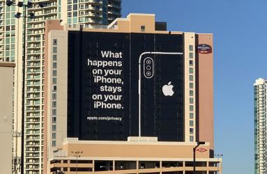 Apple hizo acto de presencia en el CES de Las Vegas, para burlarse de Google. Foto: Twitter @chrisvelazco