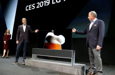 CES 2019: LG presenta una pantalla enrollable, la podrás comprar en México. Foto: Reuters