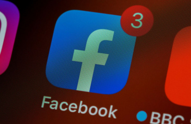 Facebook presentó una nueva versión de su centro de privacidad, el lugar donde reúne la información sobre cómo recoge, usa y comparte los datos de los usuarios. Foto: Unsplash 