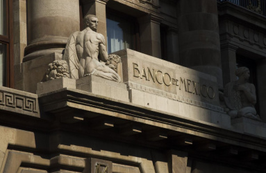Detalle de cornisa de entrada edificio Banco de México