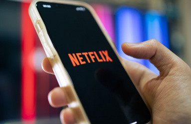 Netflix quiere recuperar a los seguidores perdidos por el cobro extra de compartir cuentas.