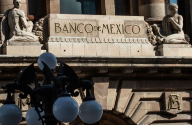 Entrada al edificio de Banco de México
