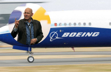 Avion Boeing y CEO Dave Calhoun