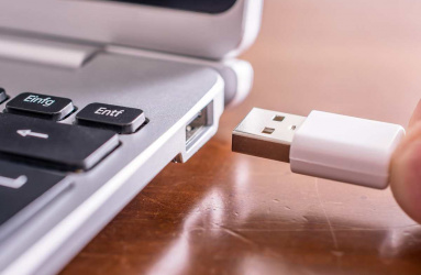 USB conectada en laptop