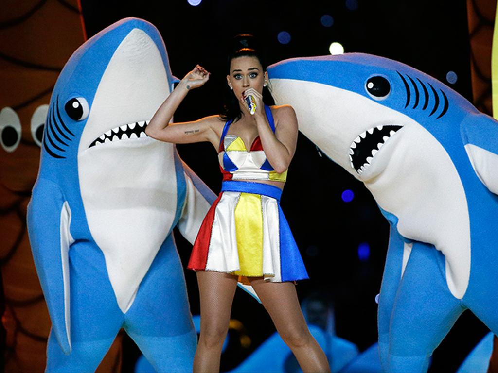Ahora por 130 dólares los fanáticos de la cantante podrán comprar el traje inspirado en los tiburones que bailaron en el espectáculo de medio tiempo del Super Bowl. Foto: AP