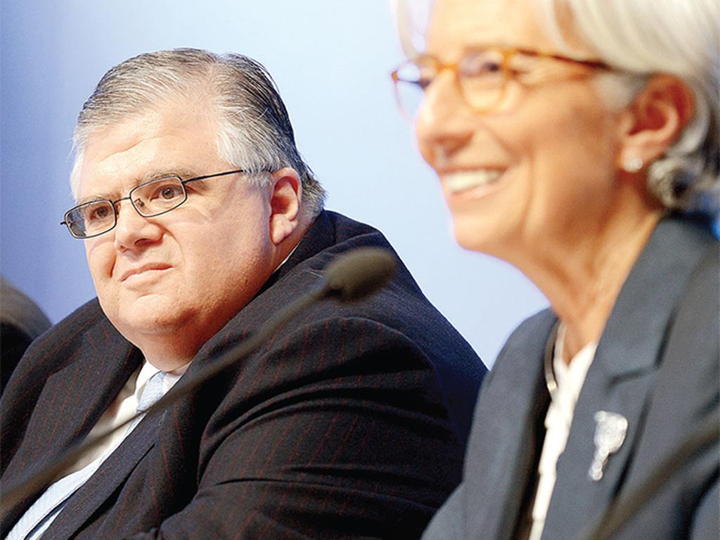 Agustín Carstens, gobernador del Banxico, y Christine Lagarde, directora gerente  del FMI, al término de la reunión del Comité Monetario y Financiero Internacional.  Foto: Reuters
