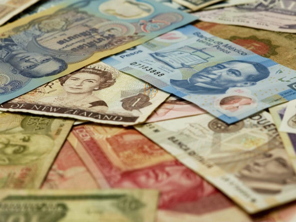 Debido a nuestras relaciones comerciales y a la coyuntura mundial, el tipo de cambio referencial es frente al  dólar estadounidense. Foto: Getty