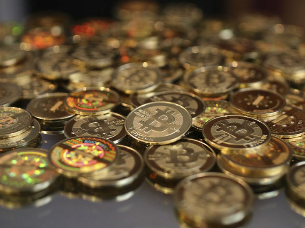 El Bitcoin es una moneda electrónica descentralizada concebida en 2009 por un hacker cuyo nombre en código es Satoshi Nakamoto. Foto: Getty