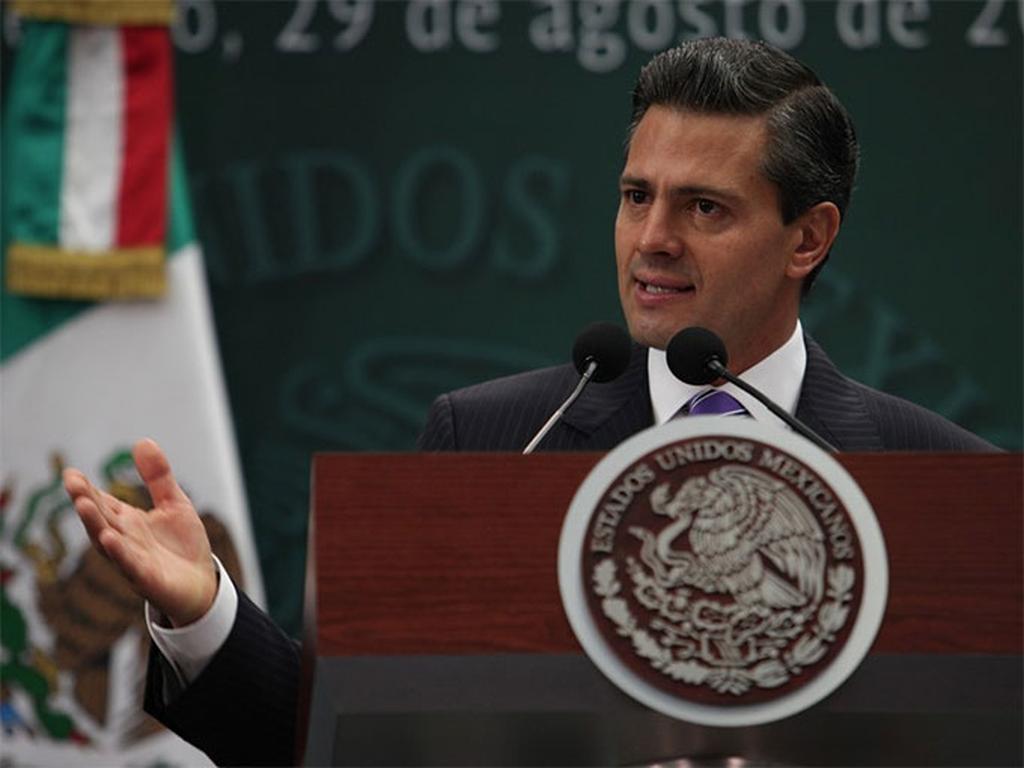 El presidente Peña Nieto tomó protesta del consejo directivo de la Cámara Nacional del Autotransporte de Carga. Foto: Presidencia