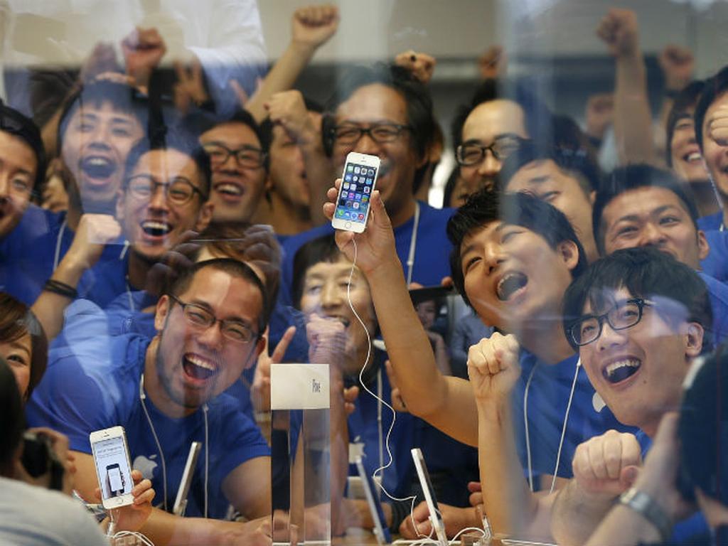 Las acciones de Apple subían 3.6% a 484.24 dólares en las operaciones previas a la apertura. Foto: Reuters