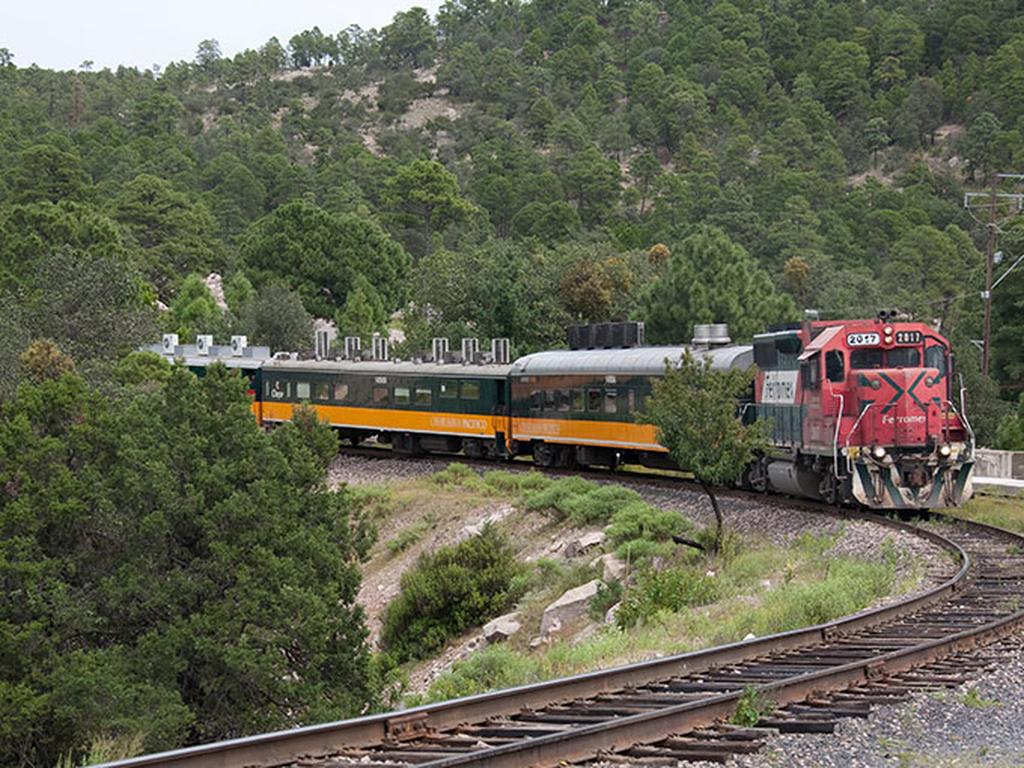 El gobernador de Querétaro detalló que aún falta determinar con claridad la ruta del tren, ya que se analiza desde la carretera 57, hasta los derechos de vía existentes. Foto:Archivo Excélsior
