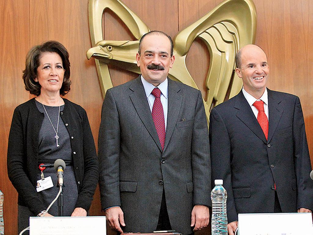Marcela Velasco (subsecretaria de Salud),  Sebastián Lerdo de Tejada (ISSSTE) y José Antonio González Anaya (IMSS). Foto: Héctor López Ramírez