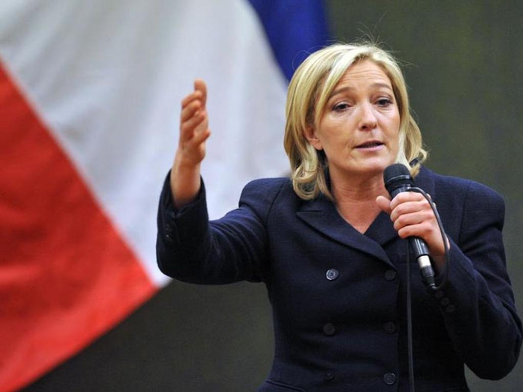 Le Pen quiere frenar la inmigración, controlar las importaciones, abandonar el euro y destrozar a la Unión Europea.