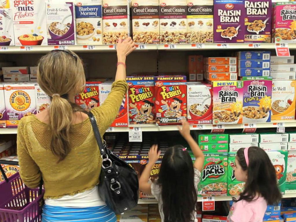 De acuerdo con un estudio de la Universidad de Cornell, los personajes de los cereales dirigidos a los niños, están hechos para mirarlos directamente. Foto: Especial