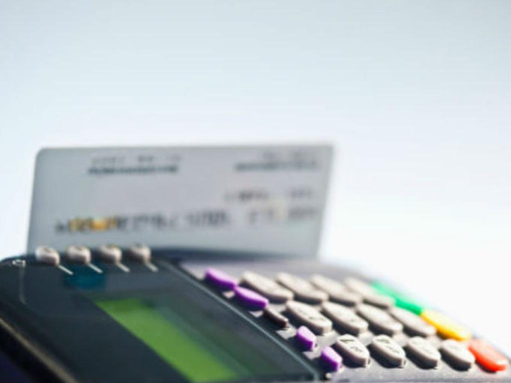 Tu tarjeta de crédito puede otorgarte hasta 50 días de financiamiento sin costo si aprendes a programar tus compras. Foto: Getty.