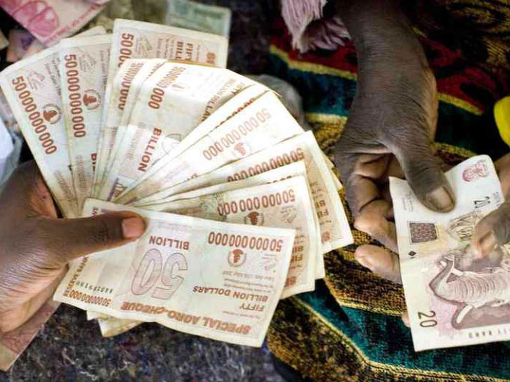 La hiperinflación en Zimbabue llevó a imprimir billetes de hasta un billón de dólares zimbabuenses. Foto: Especial