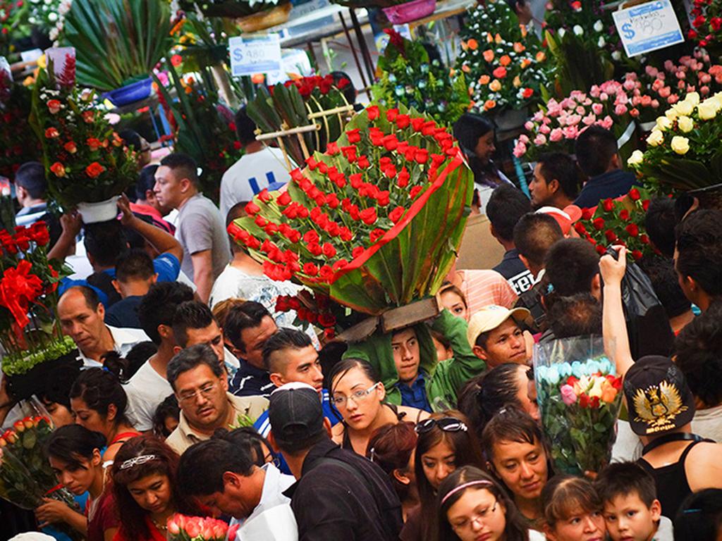 Profeco señaló que adicionalmente se colocarán carteles preciadores en diversos comercios con venta de flores. Foto: Cuartoscuro