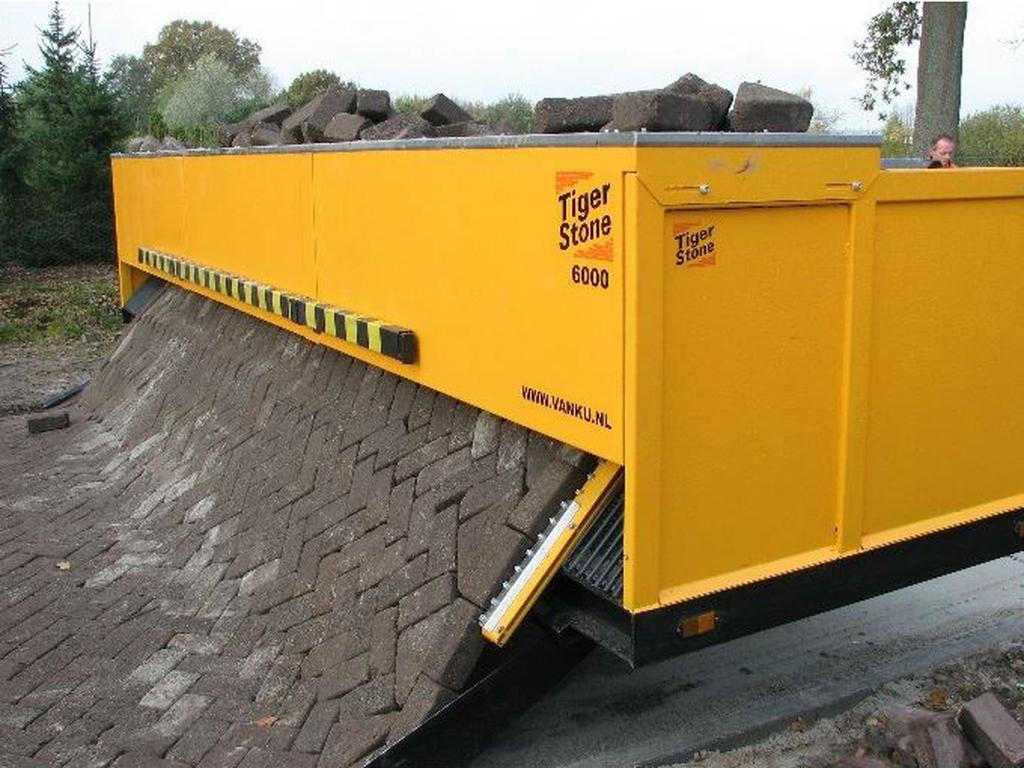 La Tiger Stone es capaz de pavimentar hasta 300 metros cuadrados de ladrillos al día. Foto: tiger-stone.nl.