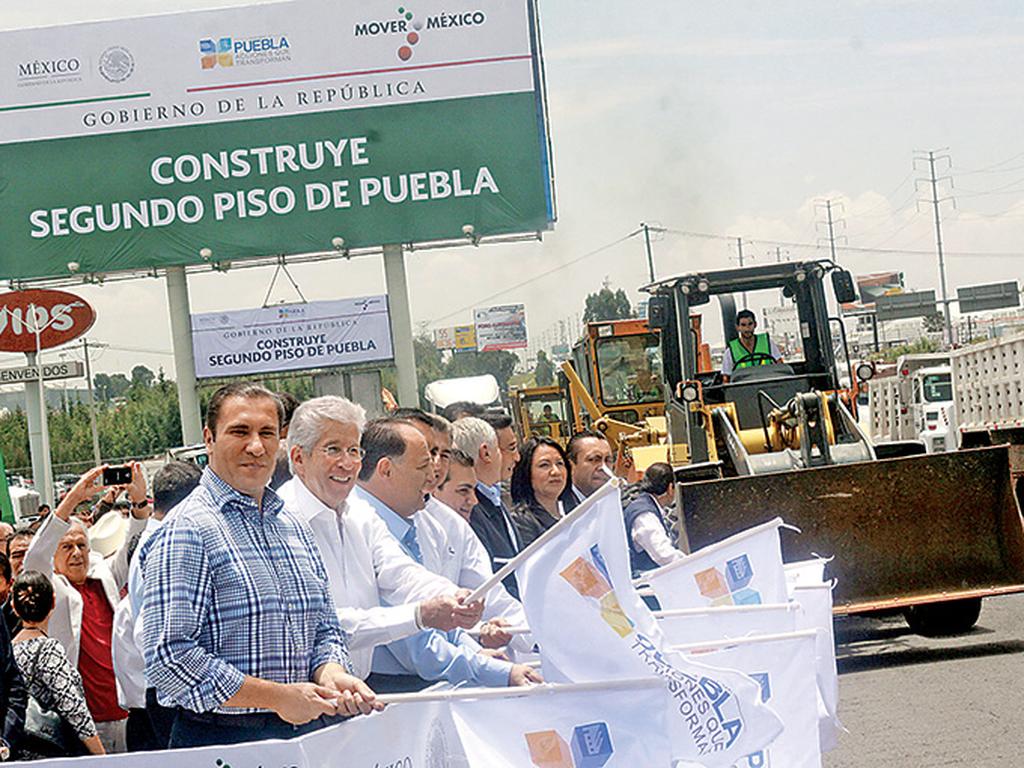 Rafael Moreno Valle, gobernador de Puebla, y Gerardo Ruiz Esparza, titular de la SCT,  inauguraron la obra. Foto: Cuartoscuro