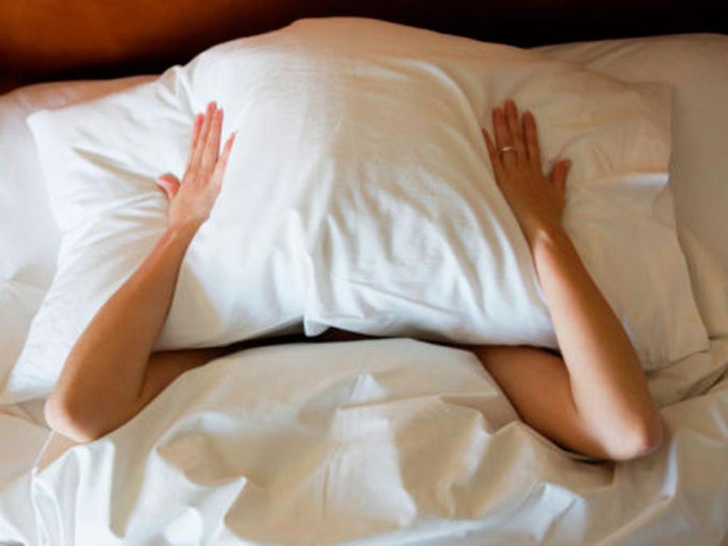 La almohada es uno de los elementos más importantes para el descanso diario. Foto: Getty