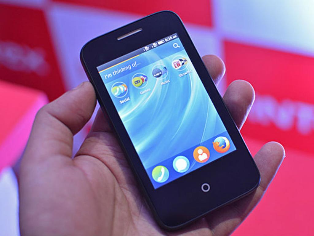 Este teléfono inteligente de la marca india Intex se vende desde finales de agosto en aquel país 1,999 rupias, es decir 426 pesos. Foto: Especial