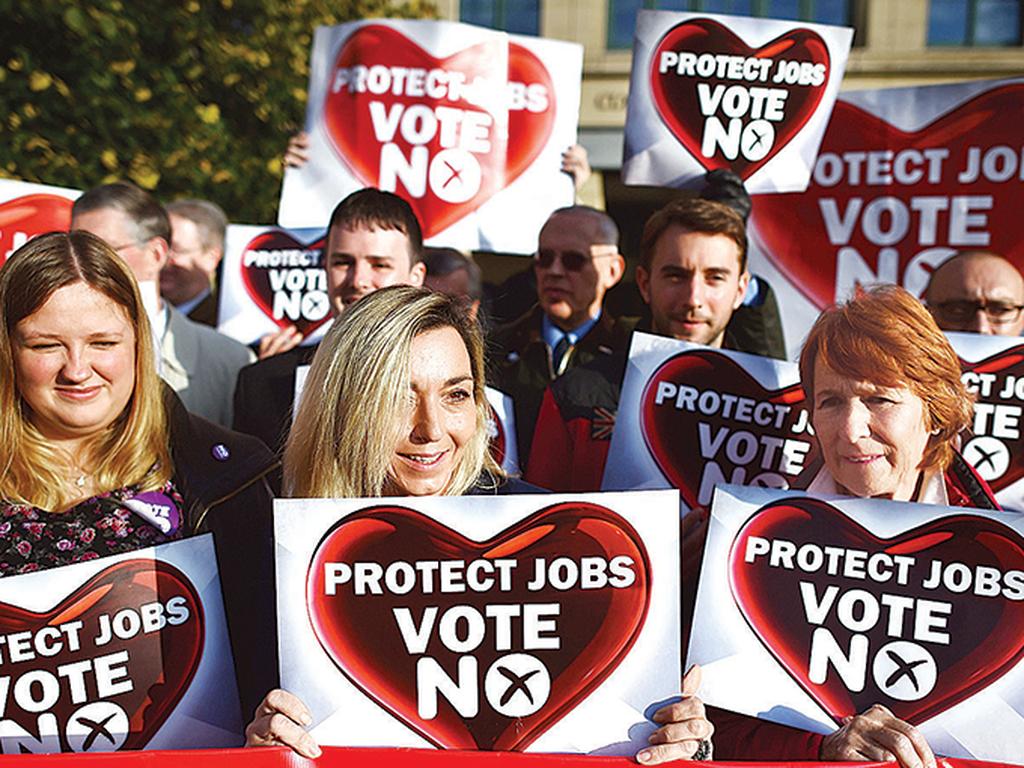El gobierno británico ofreció a los escoceses darles más poderes para decidir sobre  sus propios asuntos si votaban por la opción que les permita seguir en el Reino Unido. Foto: AFP