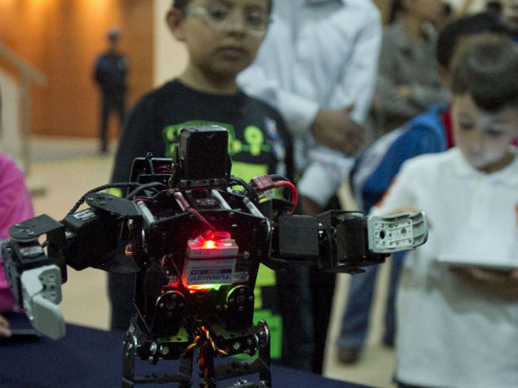 “Robotix” quiere acercar a las nuevas generaciones a la robótica y a sus elementos de ensamble y programación. Foto: Cuartoscuro