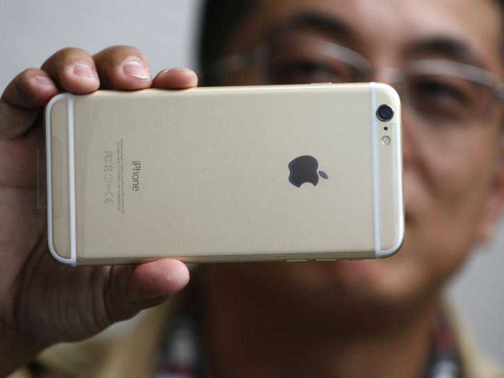 Mientras Apple gasta menos de 3,500 pesos en cada iPhone 6, el consumidor paga alrededor de 13,000 pesos. Foto: Especial