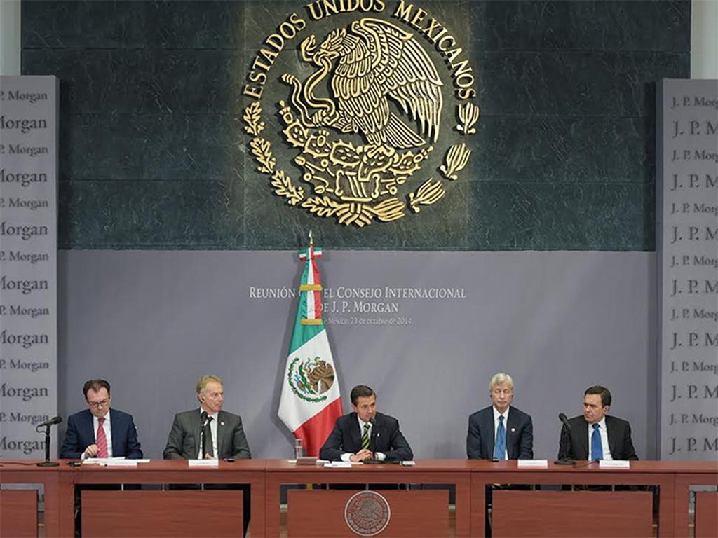 Enrique Peña Nieto recibió este jueves en la Residencia Oficial de Los Pinos al International Council de JP Morgan Chase. Foto: Presidencia