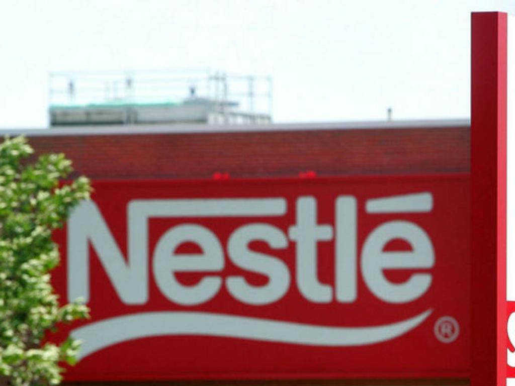 Nestlé dijo que inició una investigación por la publicación de un mensaje ofensivo en la cuenta de Twitter de sus chocolates Crunch. Foto: Getty