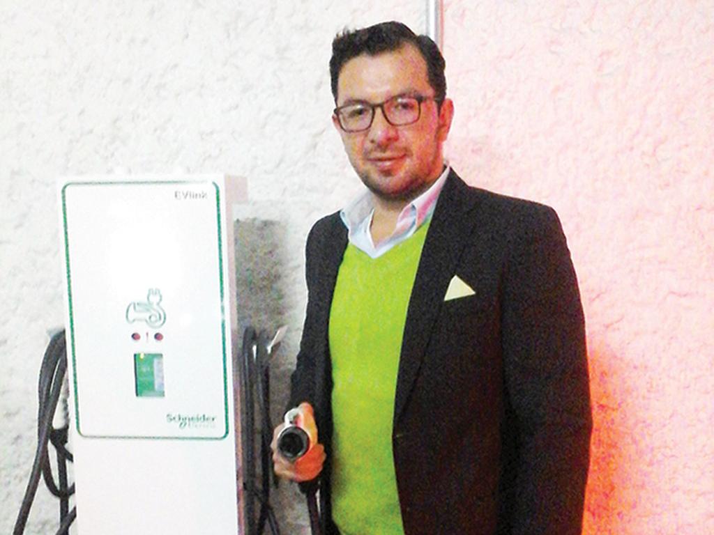 Daniel A. López, líder de la Unidad de Vehículos Eléctricos para Schneider Electric México, confía en que crezca el negocio. Foto: Especial