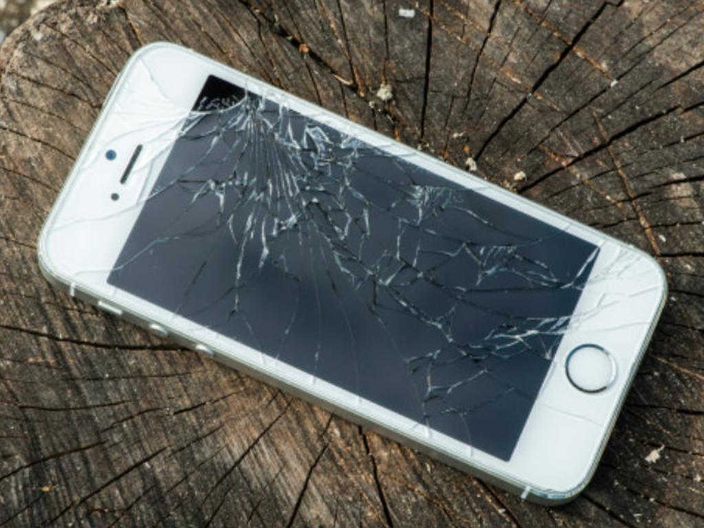 La tecnología es capaz de determinar cuál parte del teléfono tocará el suelo cuando caiga. Foto: ThinkStock.