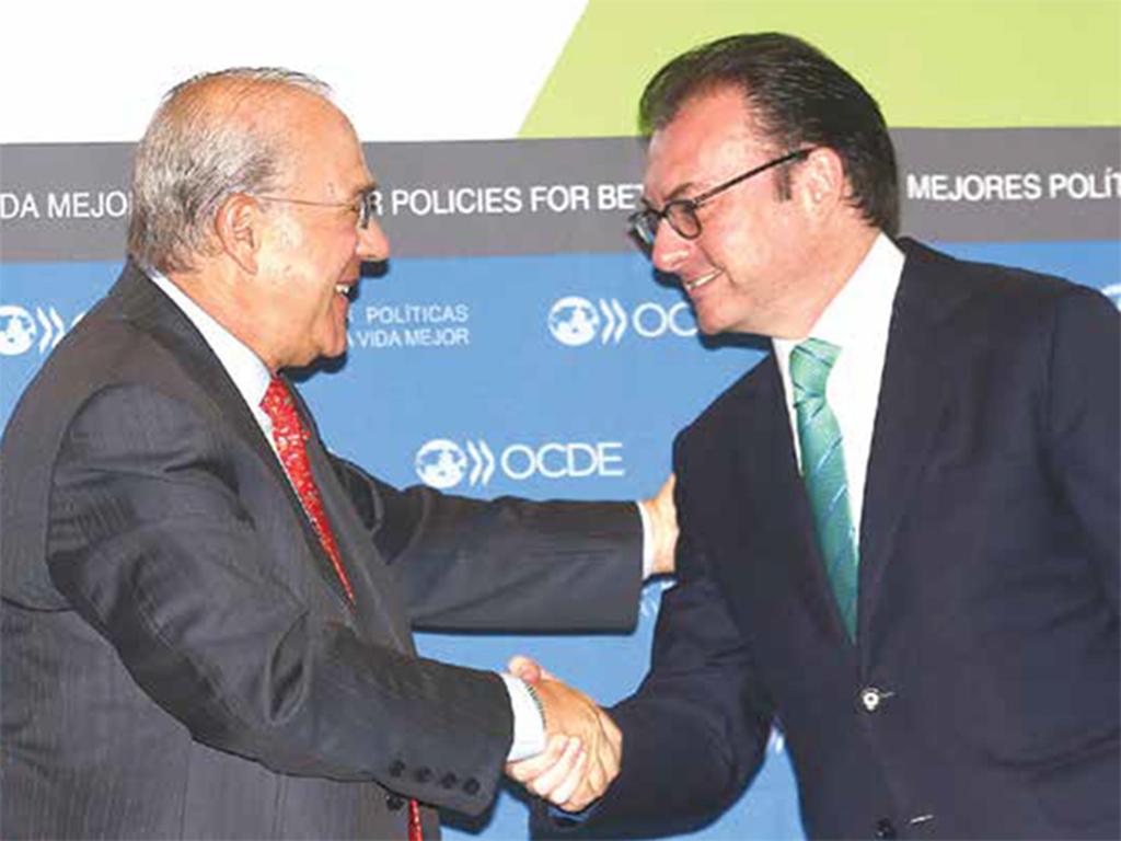 José Ángel Gurría, secretario general de la OCDE y Luis Videgaray, secretario de Hacienda. Foto: Especial