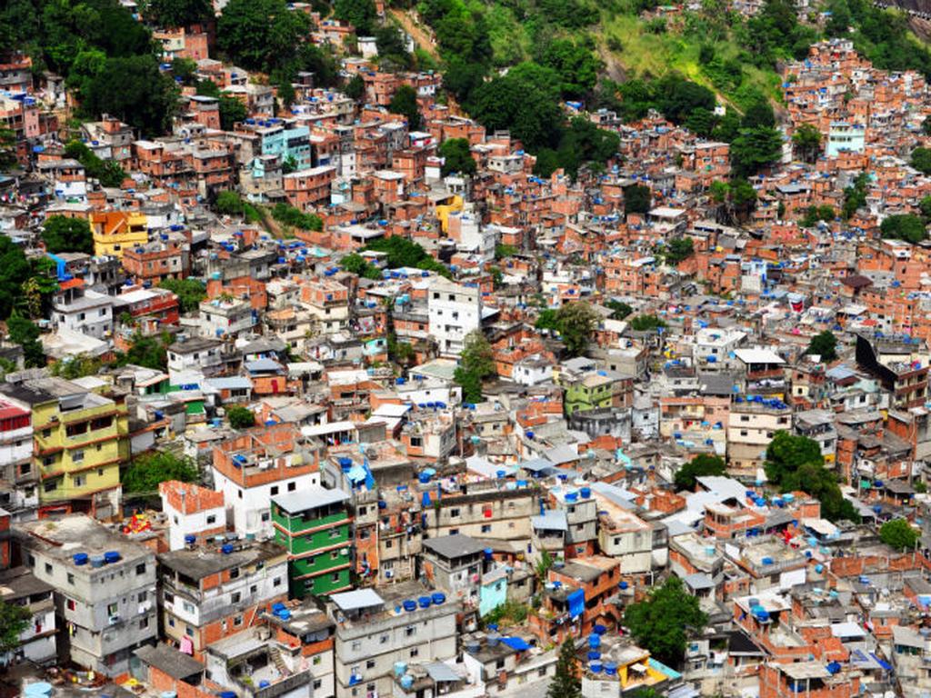 Las comunidades de Río de Janeiro emerge una vibrante vida y un mundo de oportunidades de negocio que locales y foráneos no dejan escapar. Foto: Wikimedia Commons