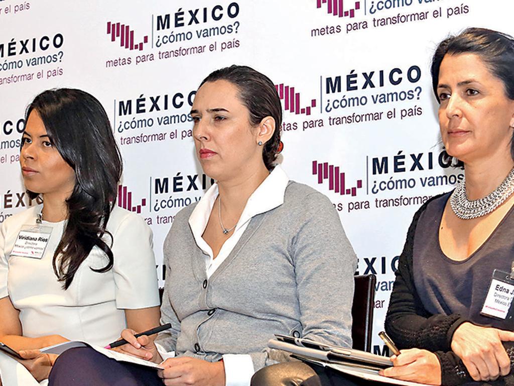Viridiana Ríos, directora general de México ¿cómo vamos?, Verónica Baz, directora del CIDAC, y Edna Jaime, directora general de México Evalúa, analizando el impacto de la corrupción en la economía. Foto: Karina Tejada