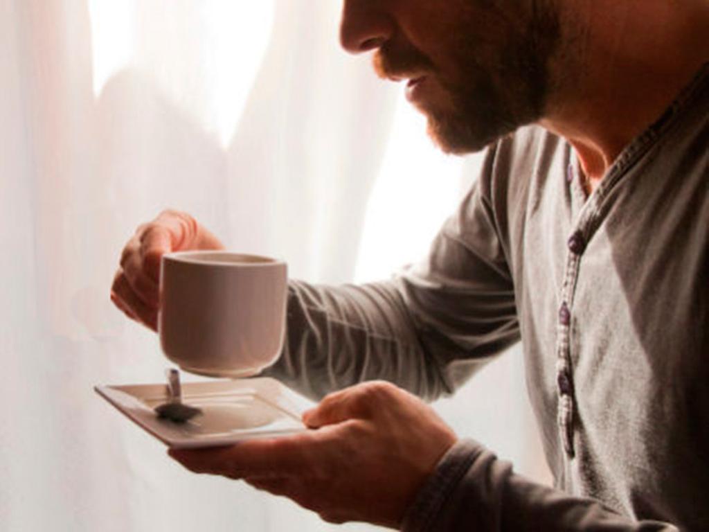 Te compartimos algunos de los beneficios que podrías disfrutar si convirtieras beber té en un hábito. Foto: Getty