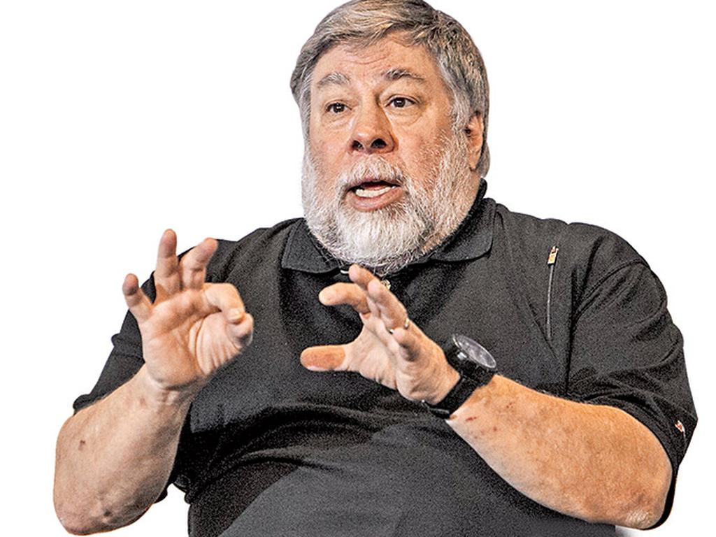 Para Steve Wozniak, con la llegada de la tecnología a los maestros les pesó mantener el rol de guía que tenían ya que hoy en día las dudas se pueden resolver en internet.  Foto Excélsior