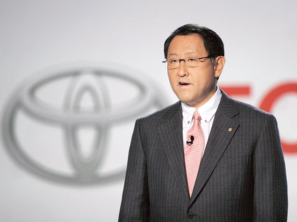 Toyota, que preside a escala global Akio Toyoda, ha comprometido dos mil empleos y fabricaría el popular sedán compacto Corolla. Foto: AFP