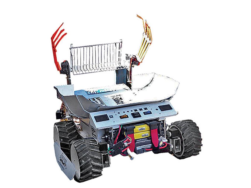 El robot Pakal, creado por alumnos de la Facultad de Ingeniería de la UNAM, obtuvo el segundo lugar en la Primera Competición de Robots de Playa y Mar realizada en Grecia en marzo. Foto Excélsior