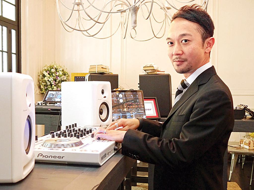 'Creo que mucha de la gente piensa, quiero ser DJ, pero no tengo muchas canciones y no sé cómo seleccionarlas; Spotify puede ser una de las soluciones.”  Hideki Ono, Pioneer Electronics de México