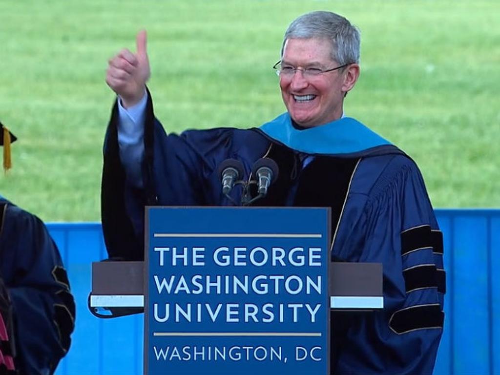 El CEO de Apple Tim Cook acudió la Universidad George Washington. Foto: GWU