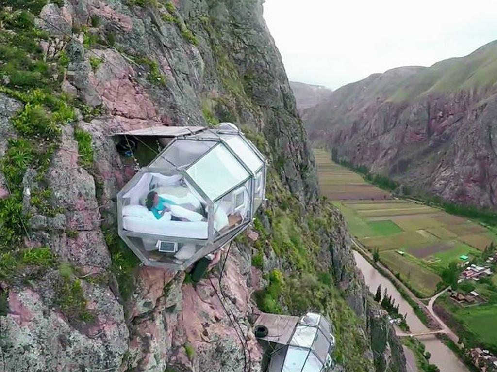 Estas habitaciones cuelgan de un acantilado a 121 metros de altura. Foto: Natura Vive.