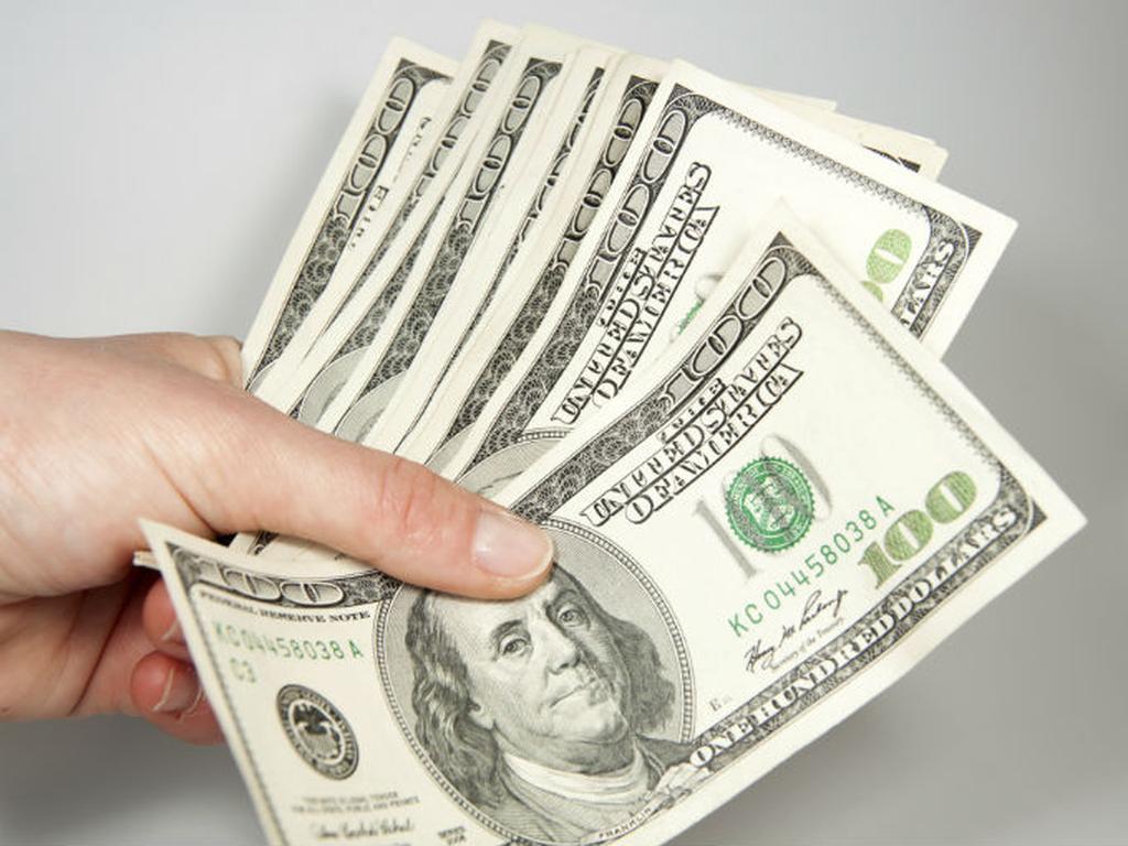 Bancos del Distrito Federal ofrecen el dólar libre hasta en 16.13 pesos, ocho centavos más respecto al cierre de la jornada previa. Foto: Thinkstockphotos