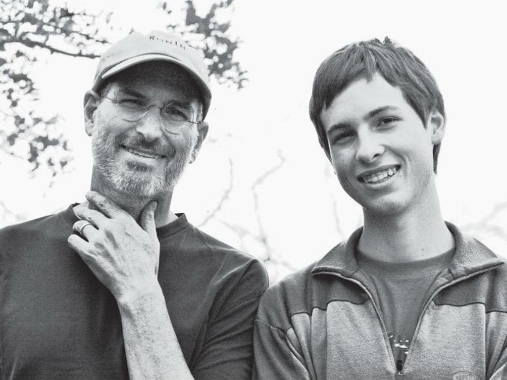 El hijo mayor de Steve Jobs, cofundador de Apple, tiene 23 años y todo indica que estudió oncología en la prestigiosa Universidad de Stanford. Foto: Especial