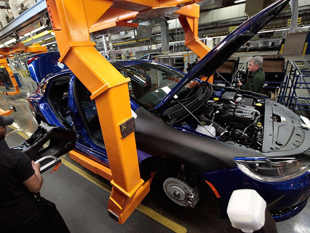 Fiat Chrysler dijo que los módulos de control de las bolsas de aire quizá son demasiado sensibles y necesitan un recalibrado. Foto: AP