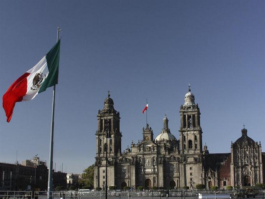 El riesgo país de México hiló tres semanas al alza, al cerrar este viernes en 233 puntos base. Foto: Getty.