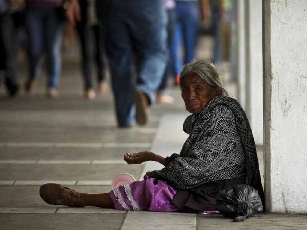 El porcentaje de la población en condiciones de pobreza pasaría del actual 42.6 por ciento a 37.2 por ciento. Foto: Cuartoscuro